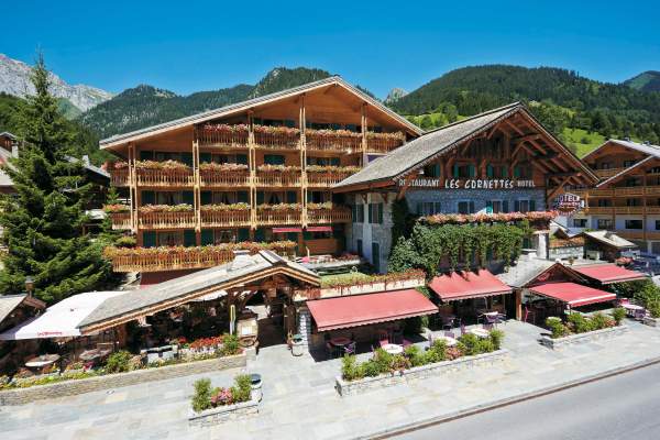 les cornettes fleurs été hotel spa haute savoie chatel la chapelle d'abondance